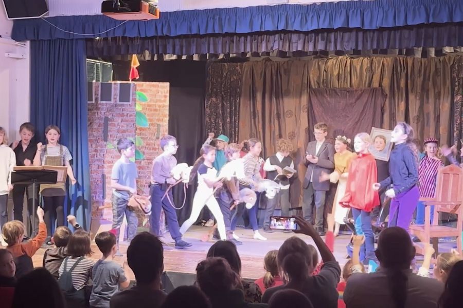 The community of Glebe House School was delighted to watch Junior Prep's captivating rendition of Roald Dahl's Snow White and the Seven Dwarfs on Wednesday 20th March...
